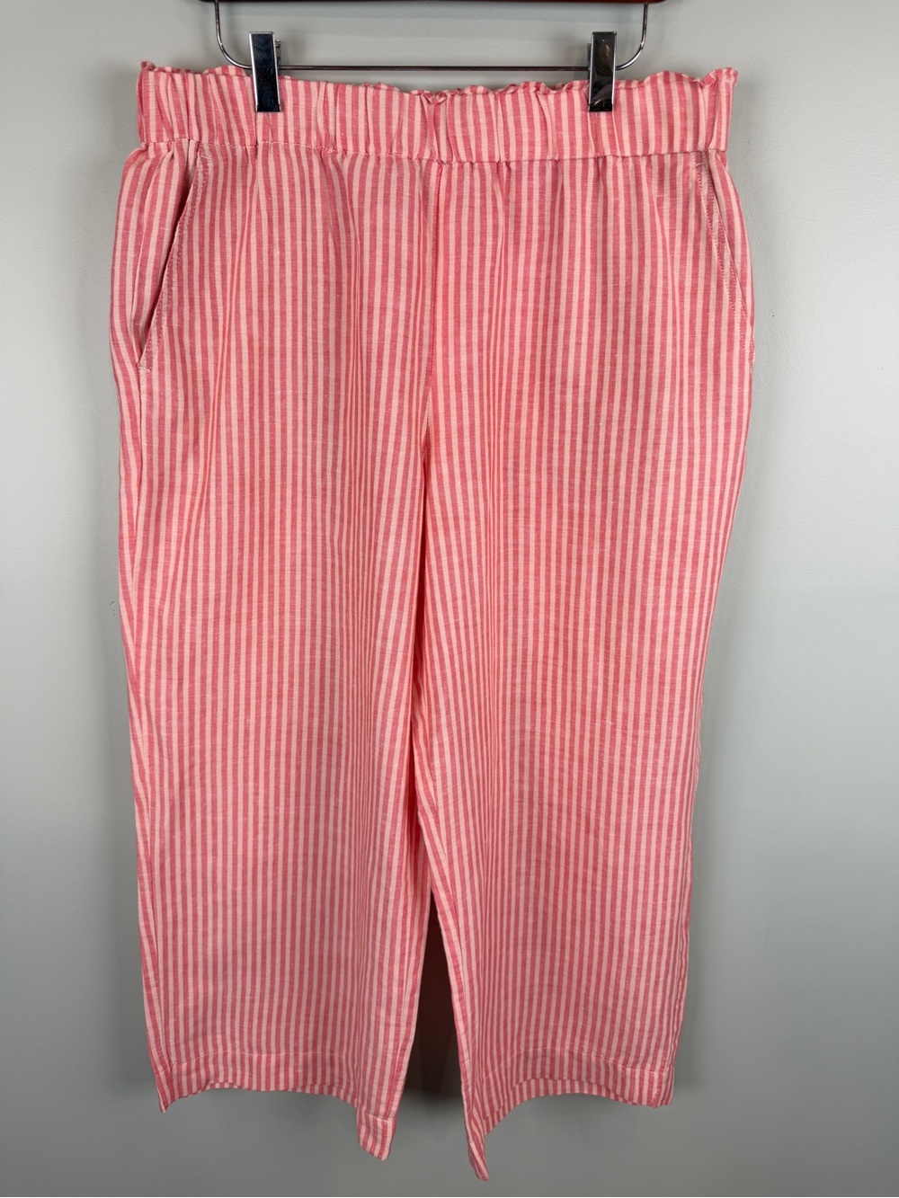 Talbots wide crop pull-on linen blend pants feature a pink and tonal stripe L.
